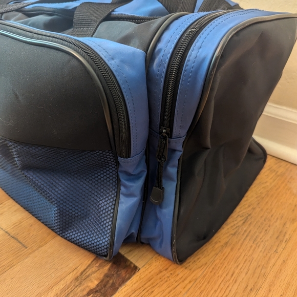 Bud Light duffel bag- hardly used! - Picture 3 of 5